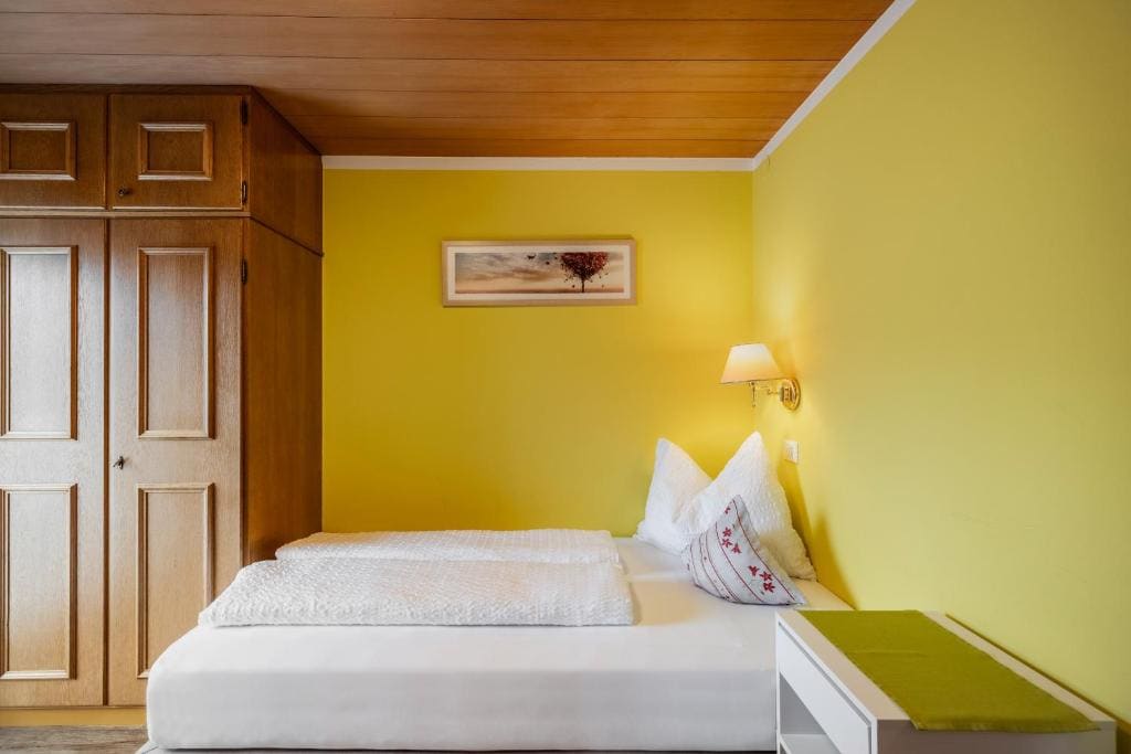 Single Room with Mountain View room - Image 2