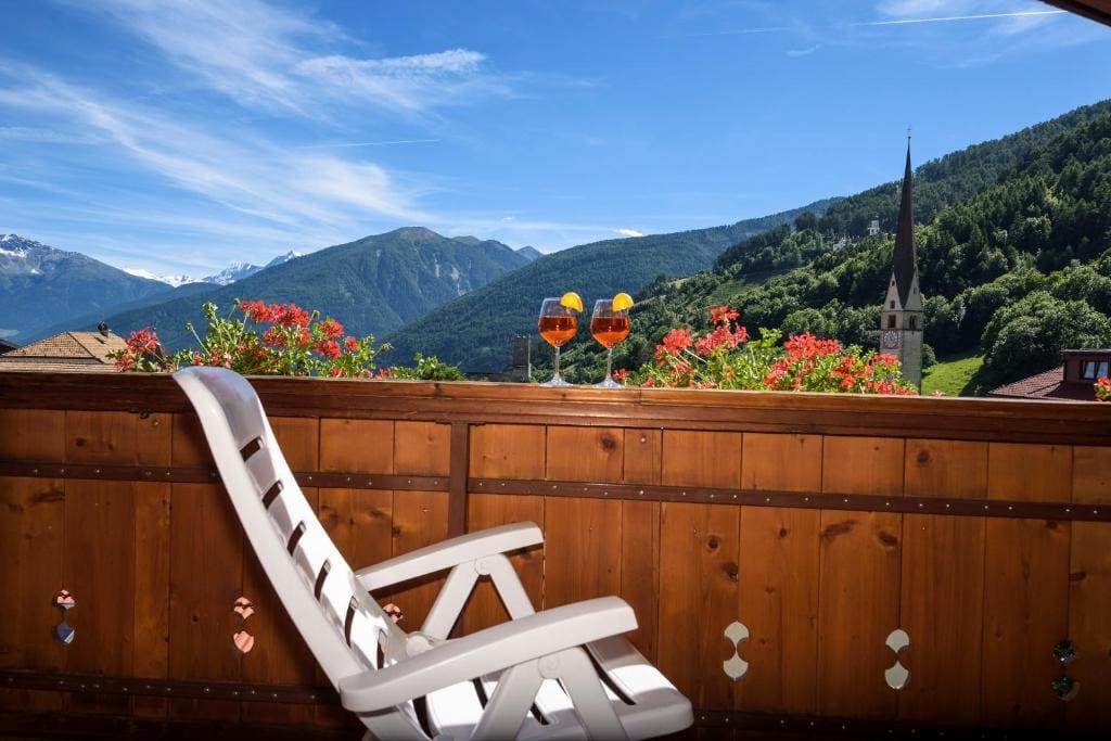 Single Room with Balcony room - Image 3