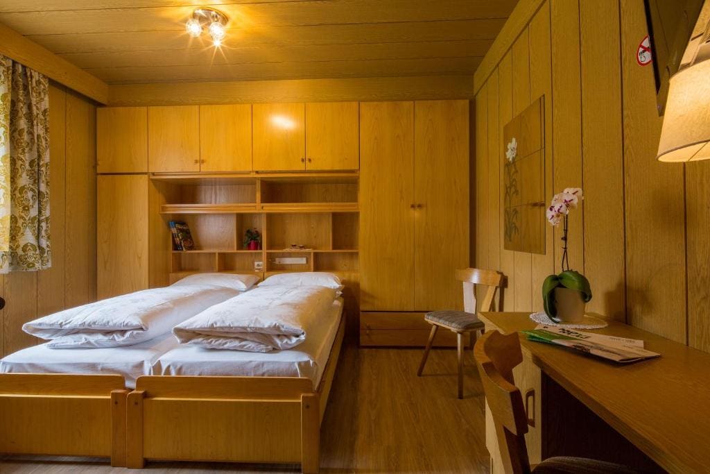 Two Connecting Double Rooms room - Image 2