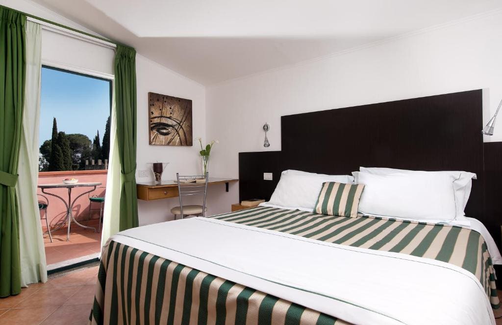 Double Room with Terrace room - Image 3