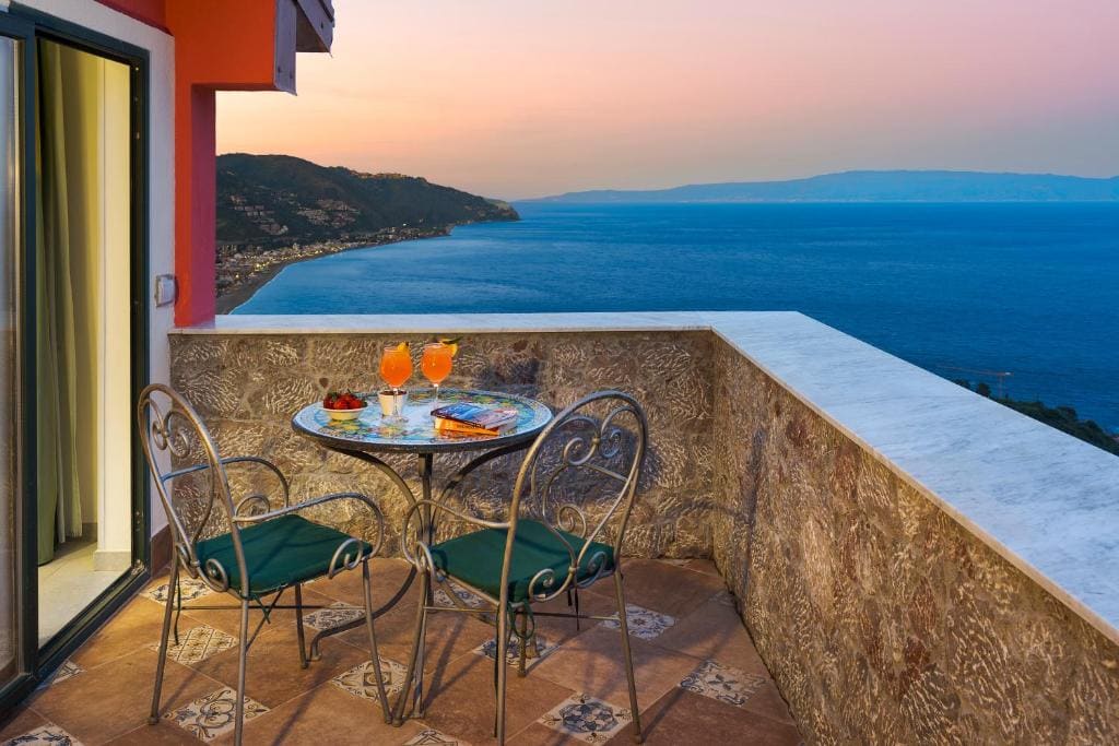 Junior Suite with Sea View room - Image 1