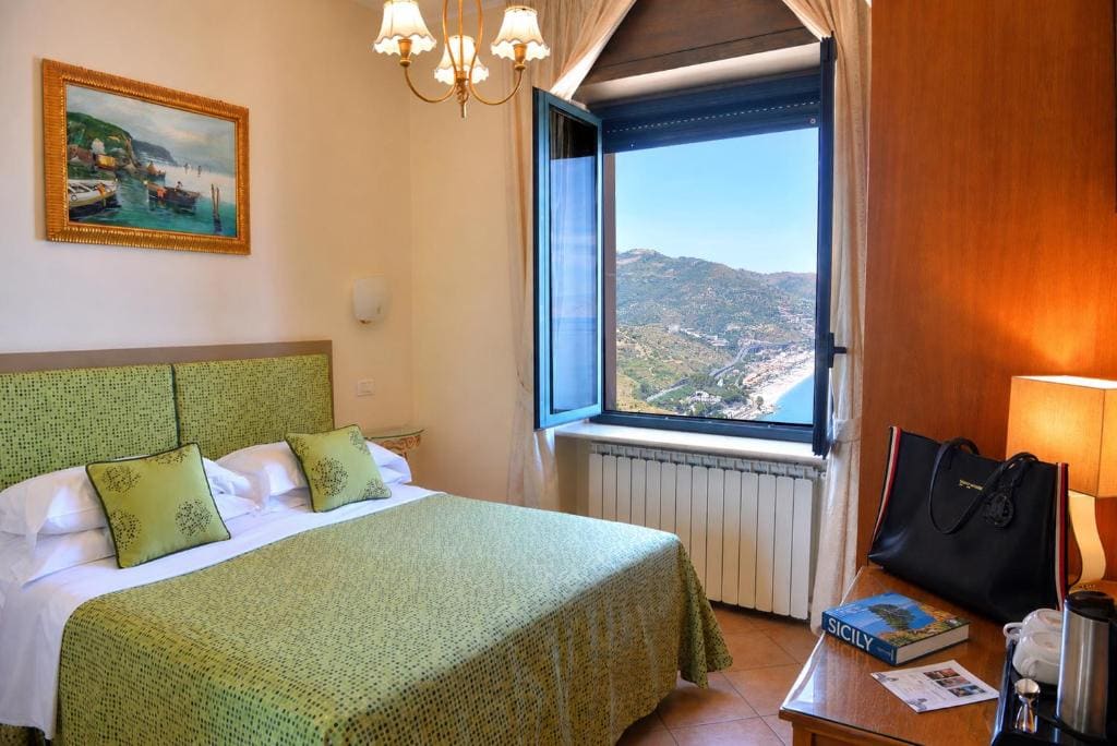 Standard Double Room with Sea View room - Image 1