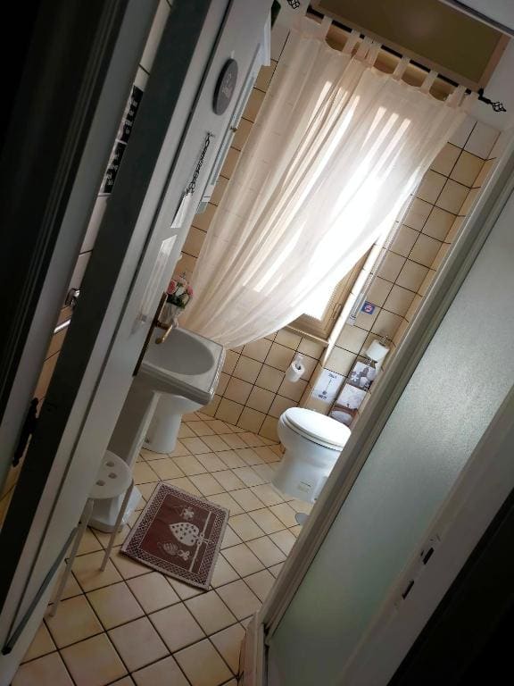 Deluxe Double Room with Balcony room - Image 3