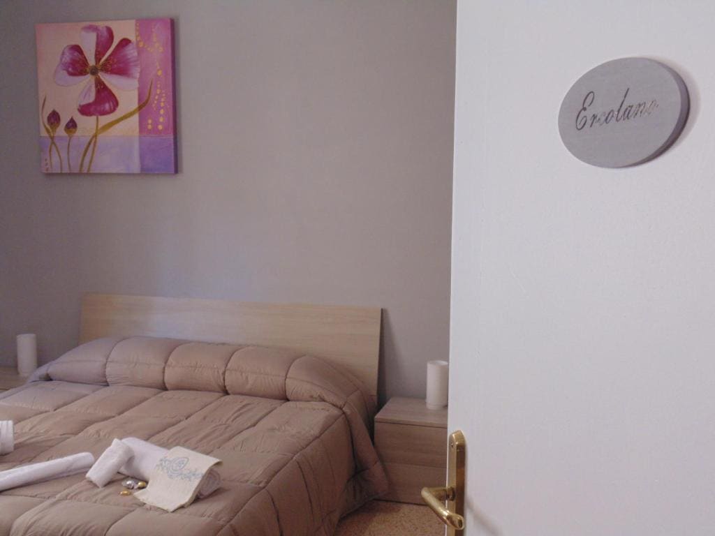 Double Room with Private Bathroom room - Image 2