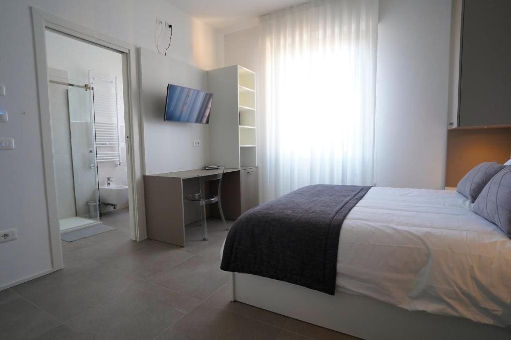 Large Double Room room - Image 3