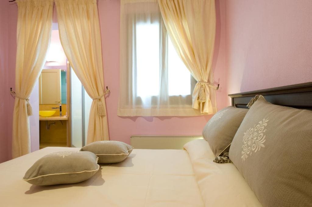 Double Room with Extra Bed room - Image 2
