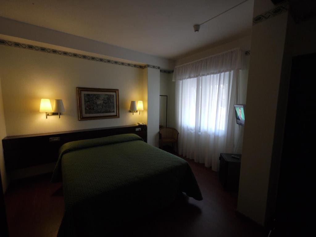 Standard Double or Twin Room room - Image 3