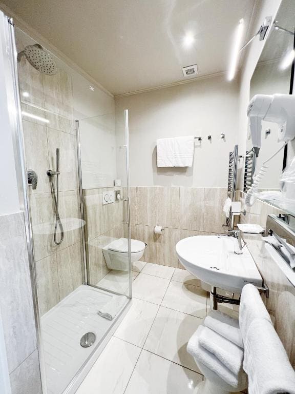 Standard Triple Room room - Image 2