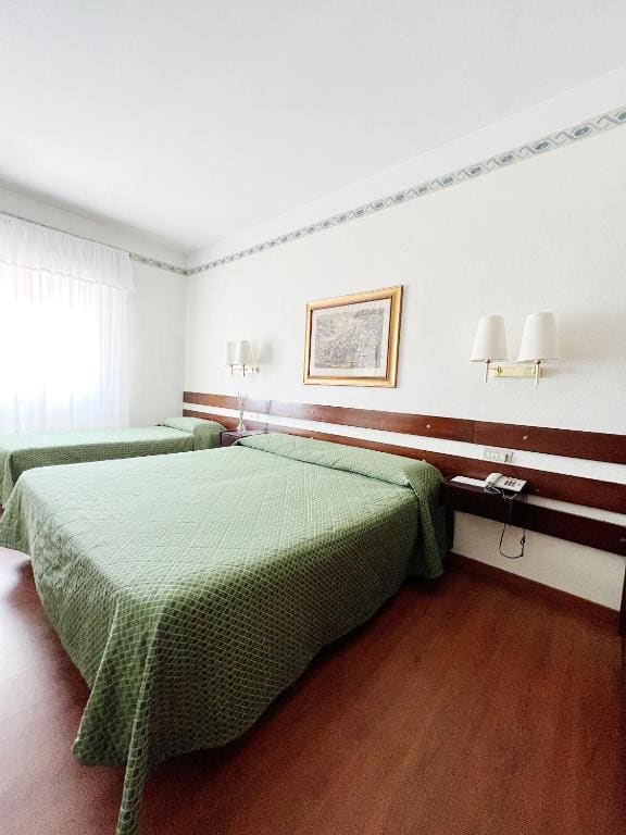 Standard Triple Room room - Image 3