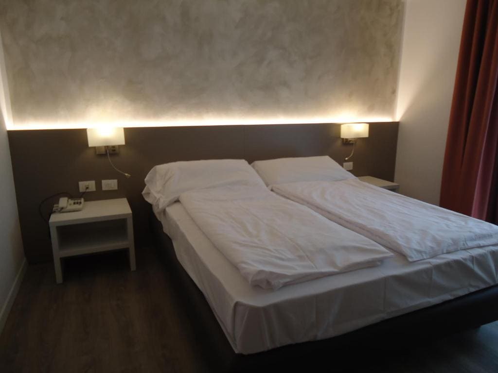 Double or Twin Room - Ground Floor with Garden room - Image 3