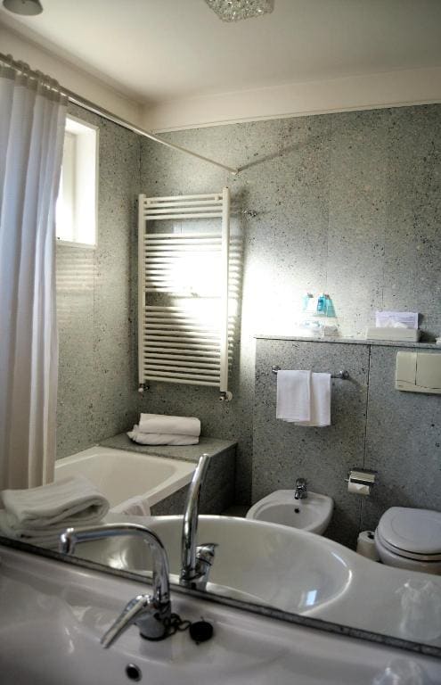 Double or Twin Room - Ground Floor with Garden room - Image 1