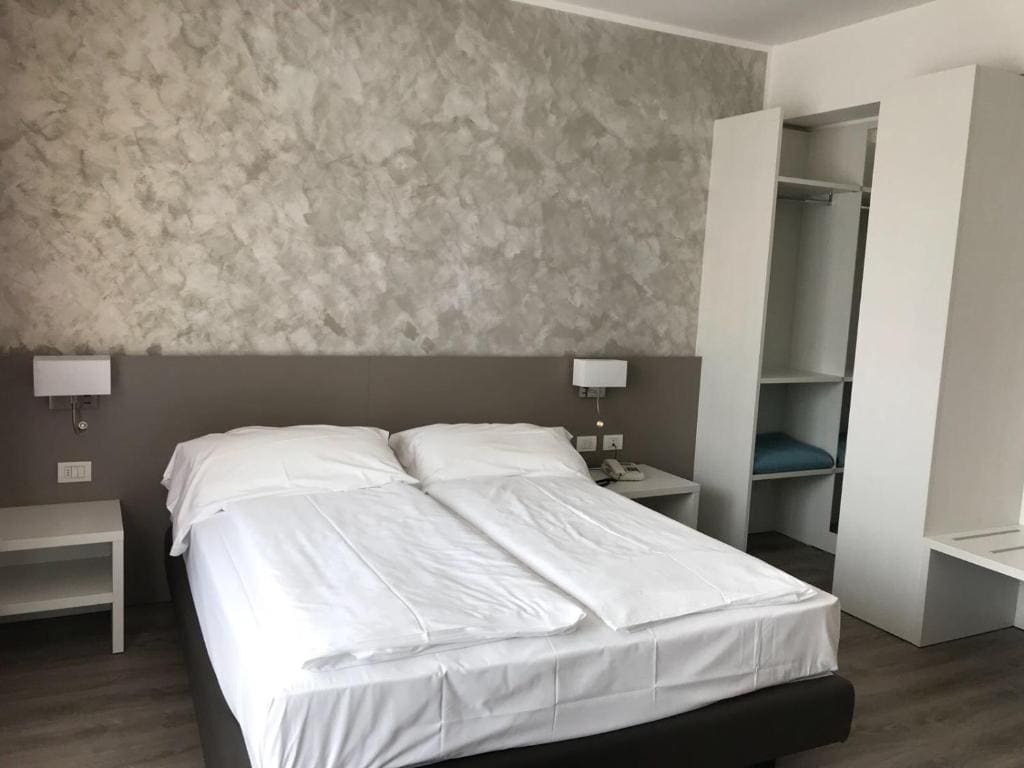 Double or Twin Room room - Image 3