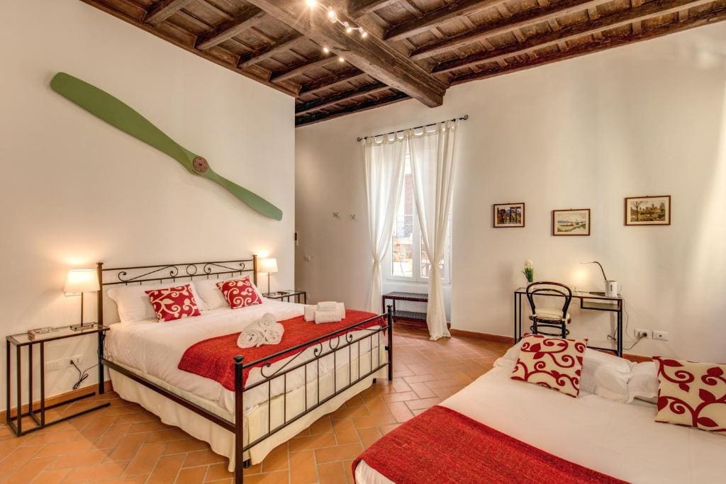 Deluxe Quadruple Room room - Image 1