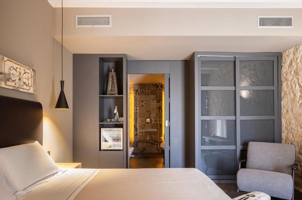 Superior Double or Twin Room room - Image 3
