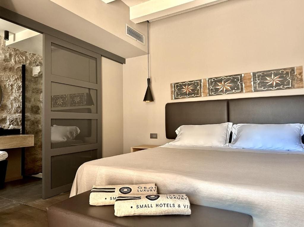 Deluxe Double Room with Balcony room - Image 1