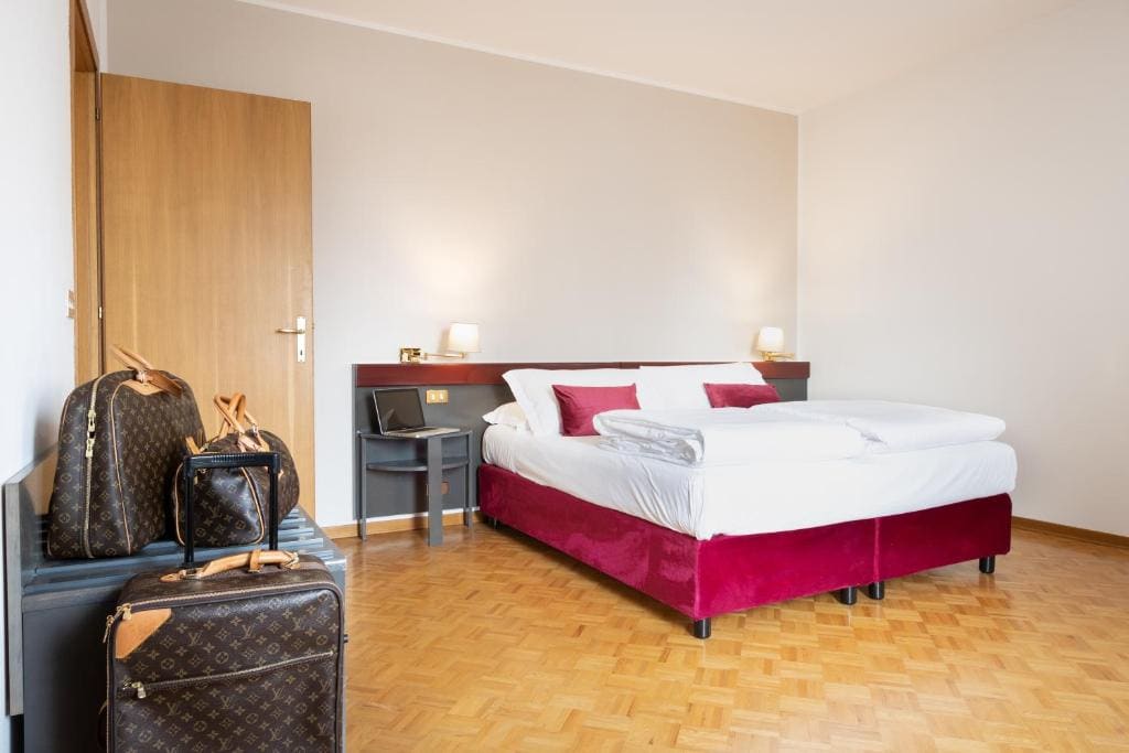 Suite room - Image 3