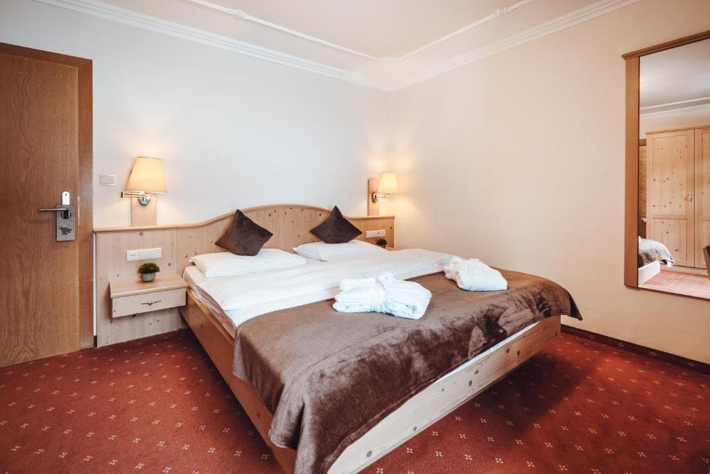 Deluxe Double Room with Balcony room - Image 1