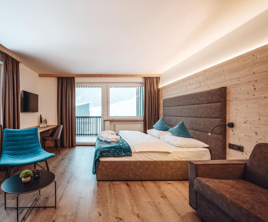 Deluxe Double or Twin Room room - Image 3