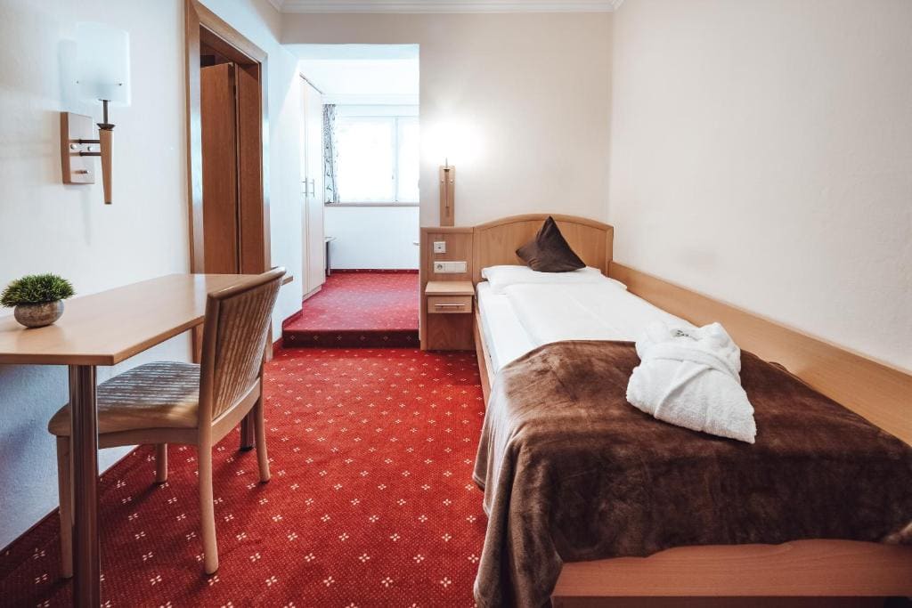 Superior Queen Room room - Image 2
