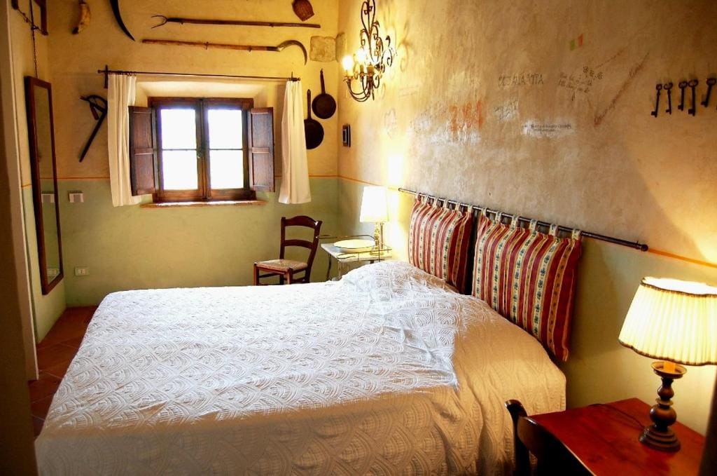One-Bedroom Apartment room - Image 2
