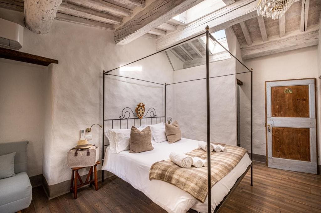 Deluxe Double Room with Extra Bed room - Image 3