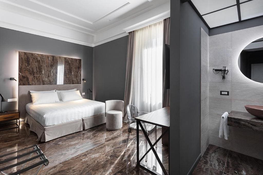Deluxe Room room - Image 3