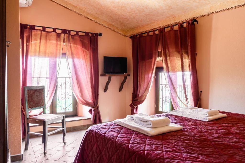 Quadruple Room with Private Bathroom room - Image 1