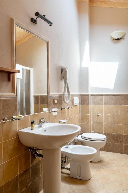 Quadruple Room with Private Bathroom room - Image 3