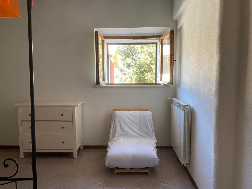 One-Bedroom House room - Image 2