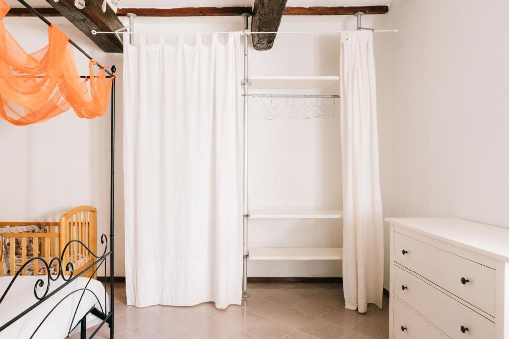 One-Bedroom House room - Image 3