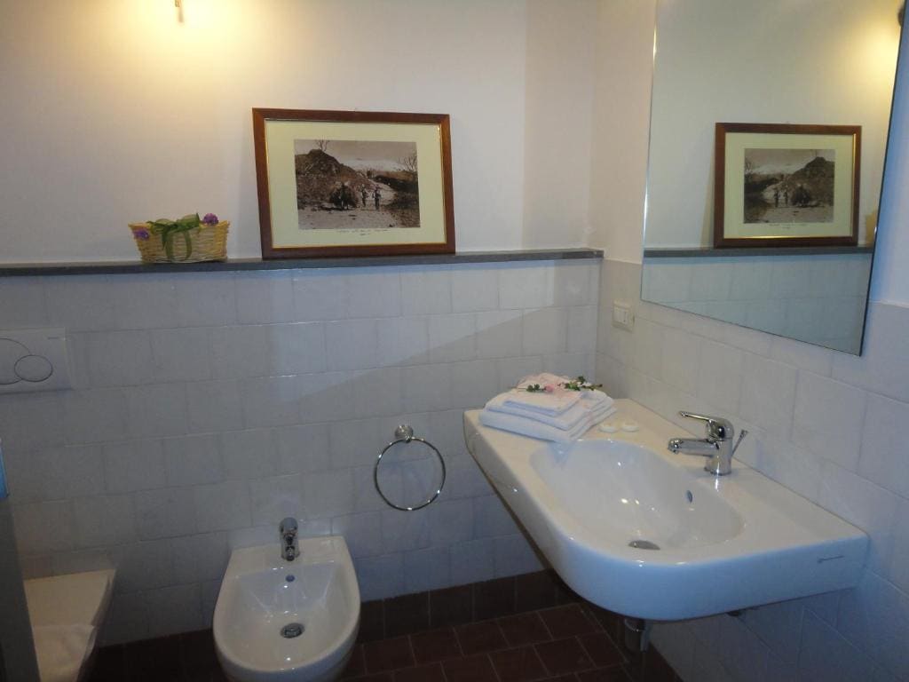 Apartment room - Image 2