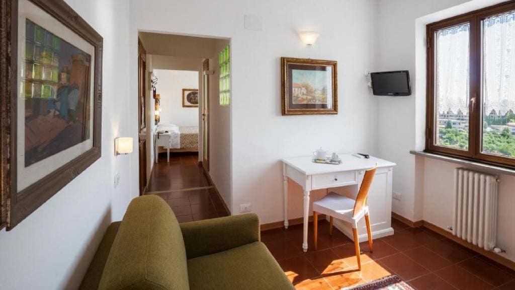 Suite with Mountain View room - Image 2