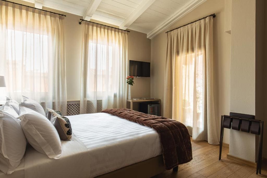 Superior Double or Twin Room room - Image 1