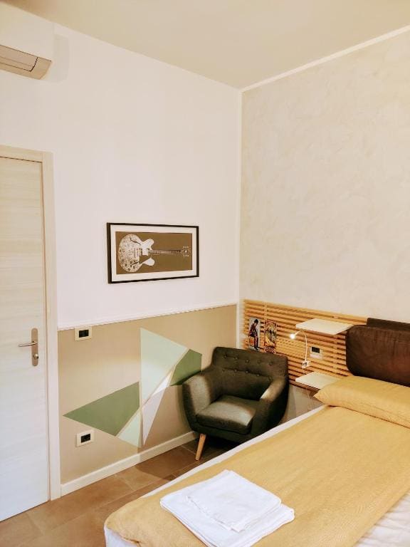 Double Room with Private Bathroom room - Image 3