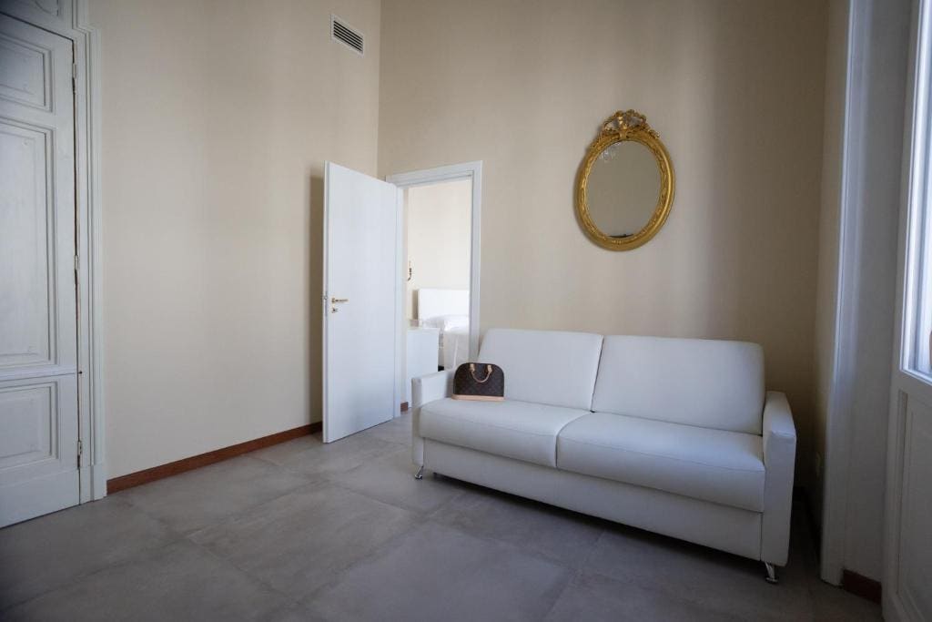 Deluxe Suite room - Image 3