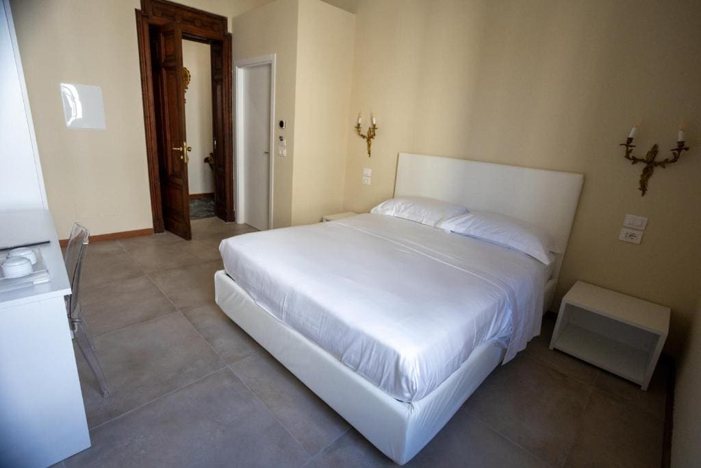 Deluxe Suite room - Image 2