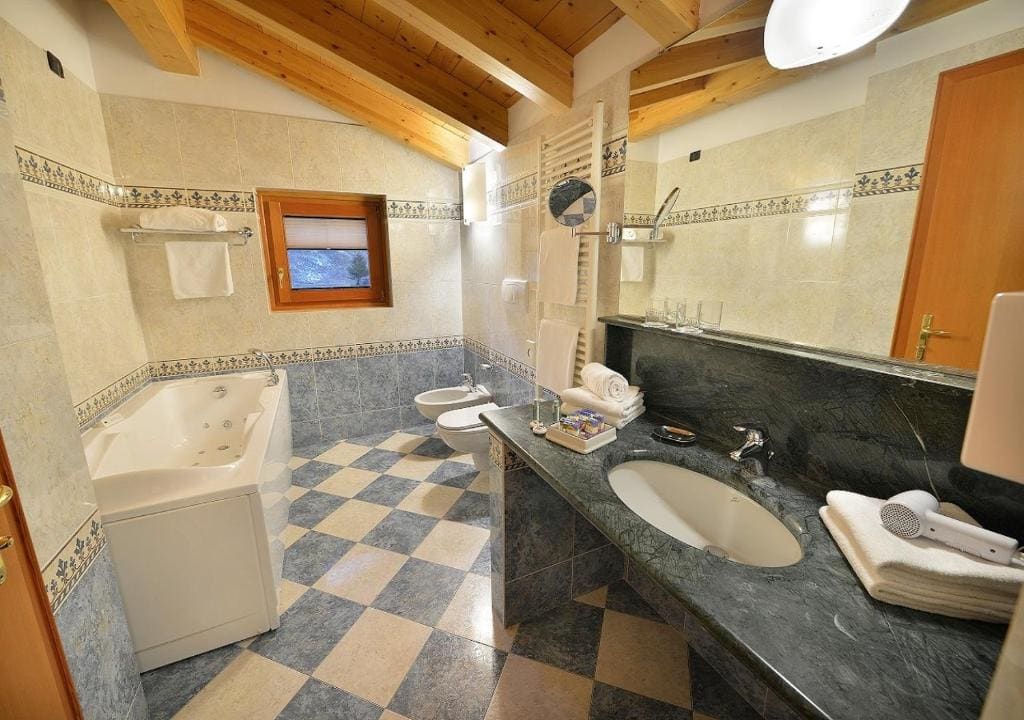 Superior Double or Twin Room room - Image 1
