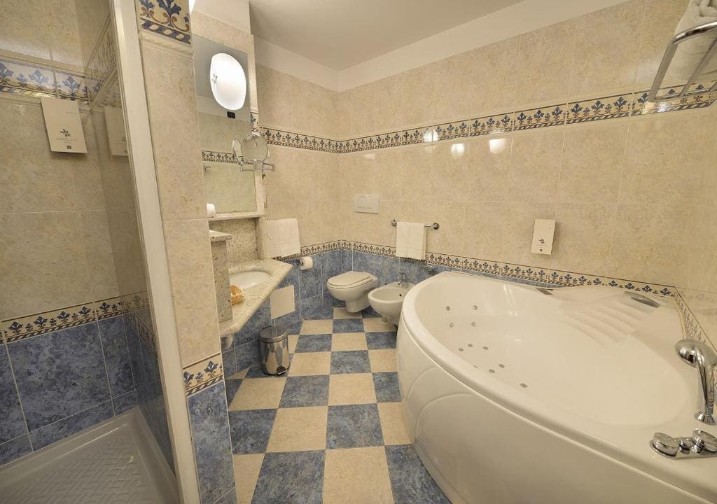 Superior Double or Twin Room room - Image 2