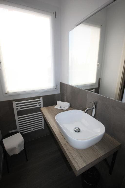 Twin Room with Private Bathroom room - Image 2