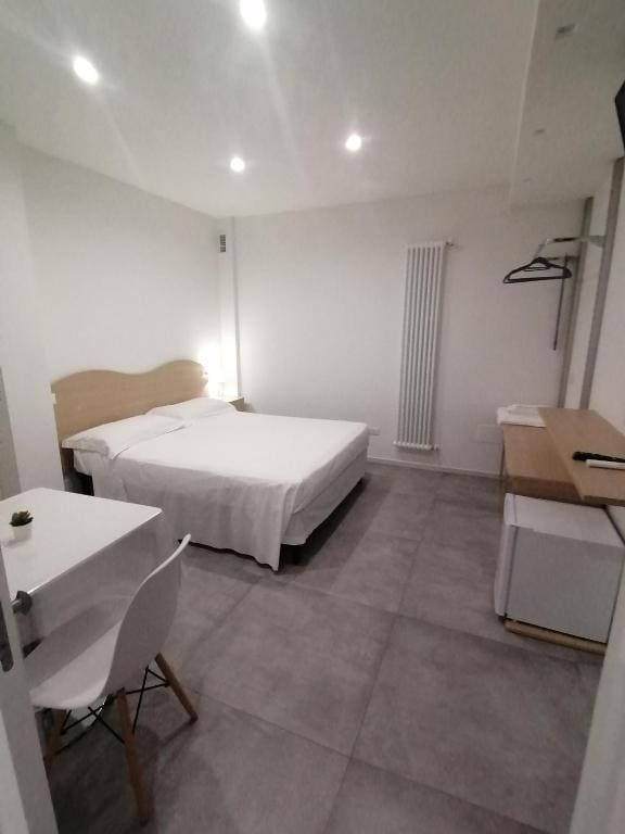 Double Room with Private Bathroom room - Image 3
