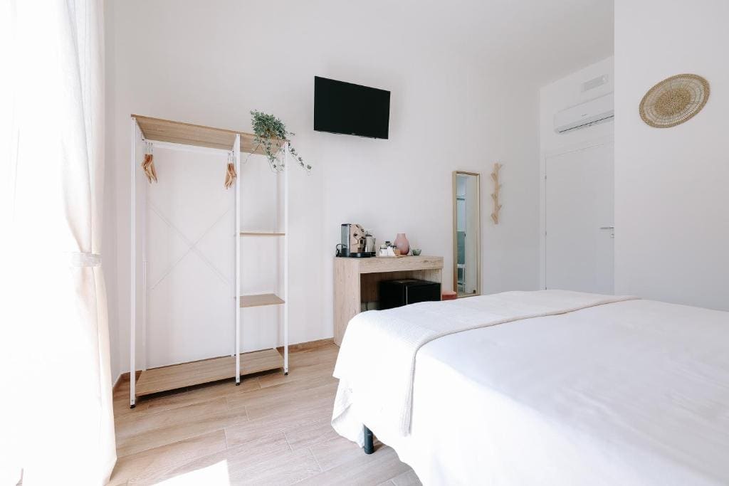 King Room with Balcony room - Image 2