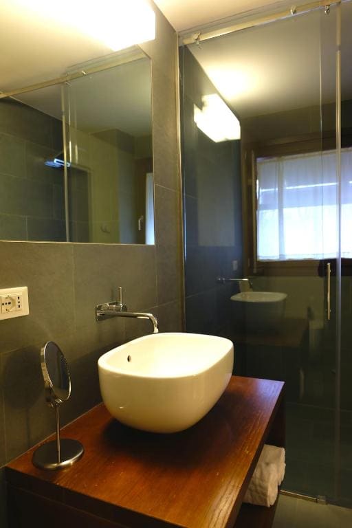 Superior Double or Twin Room room - Image 3