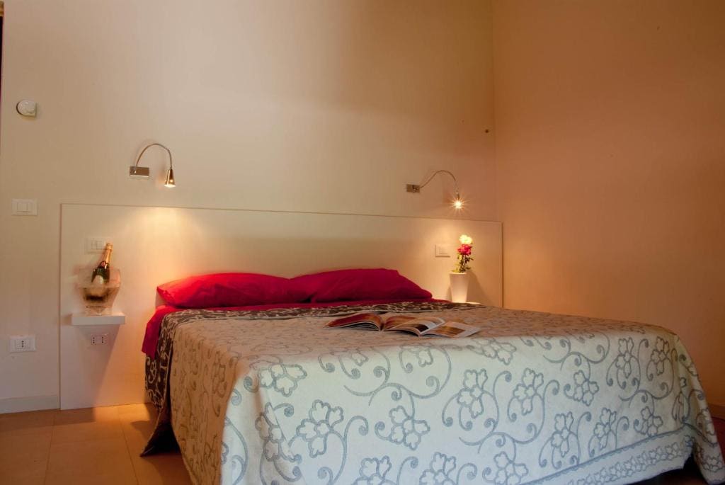 Superior Double or Twin Room room - Image 2