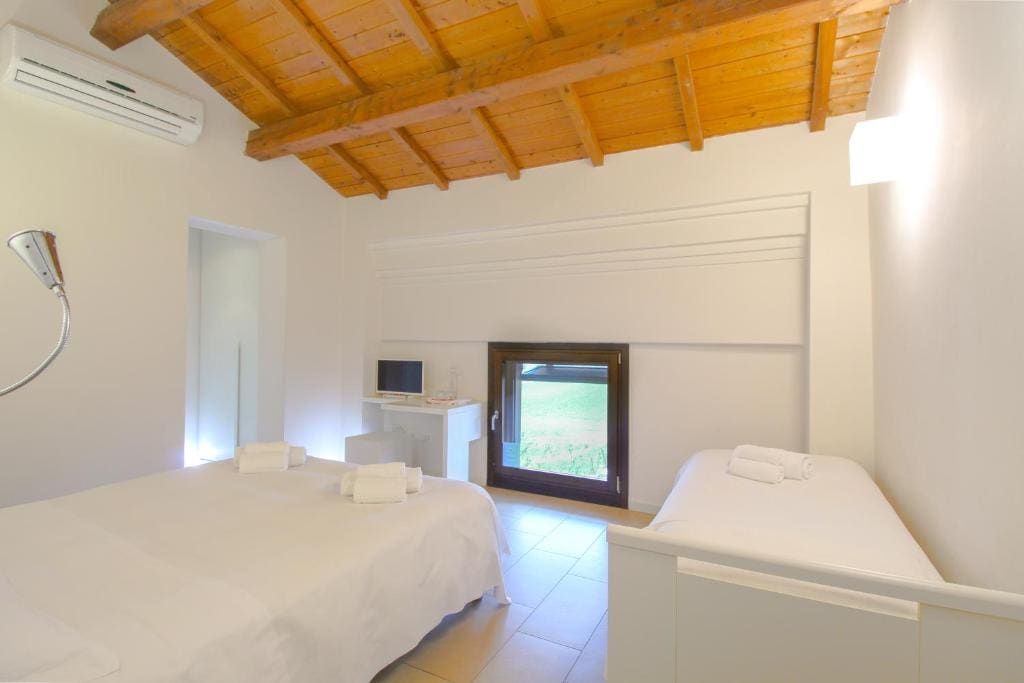 Superior Triple Room room - Image 2