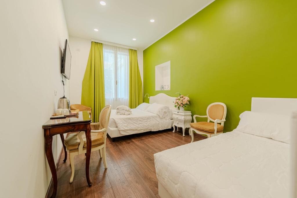 Standard Family Room room - Image 1