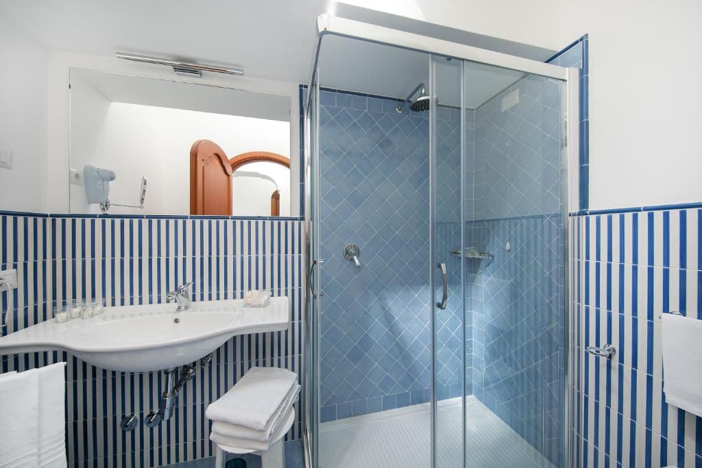 Family Room with Terrace room - Image 3