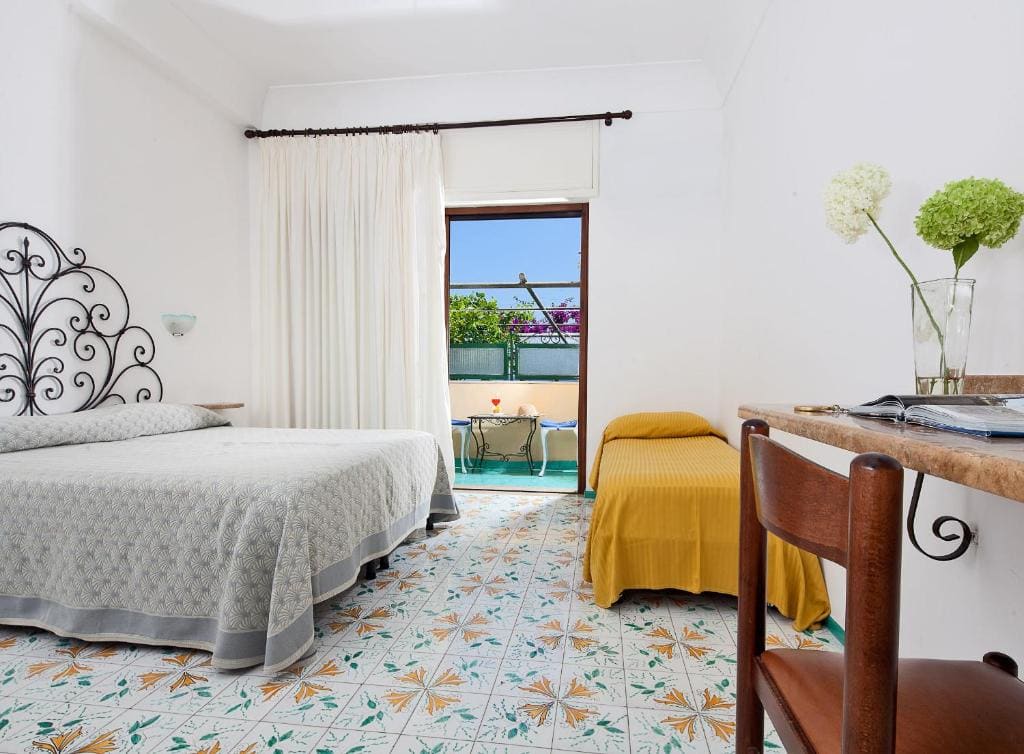 Standard Double Room with Garden View room - Image 3