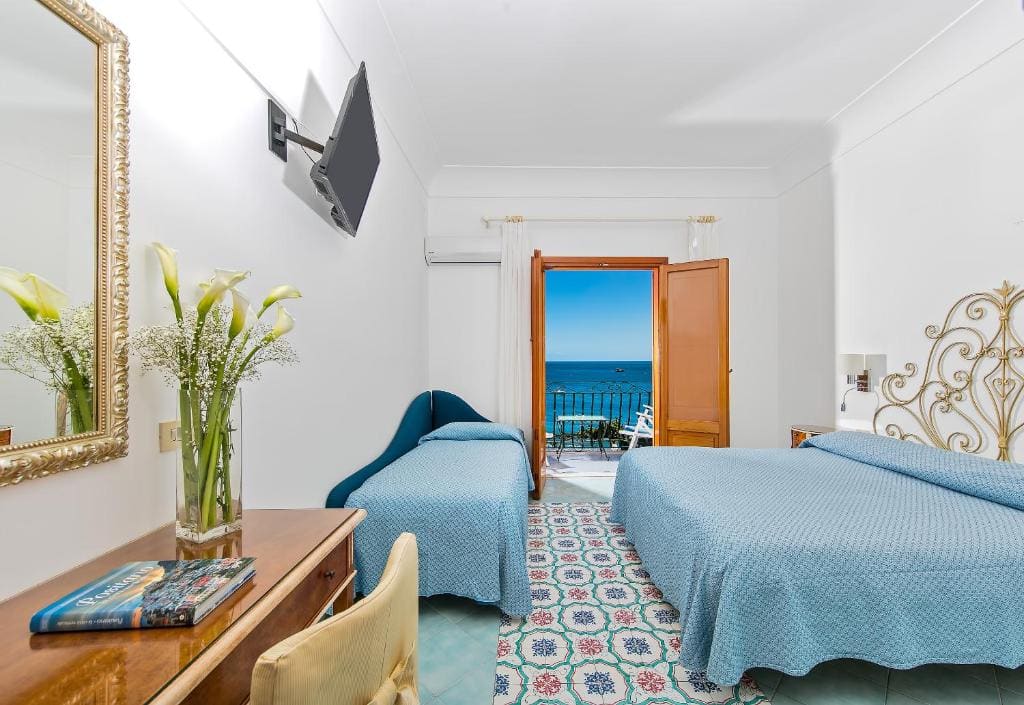 Triple Room with Sea View room - Image 3