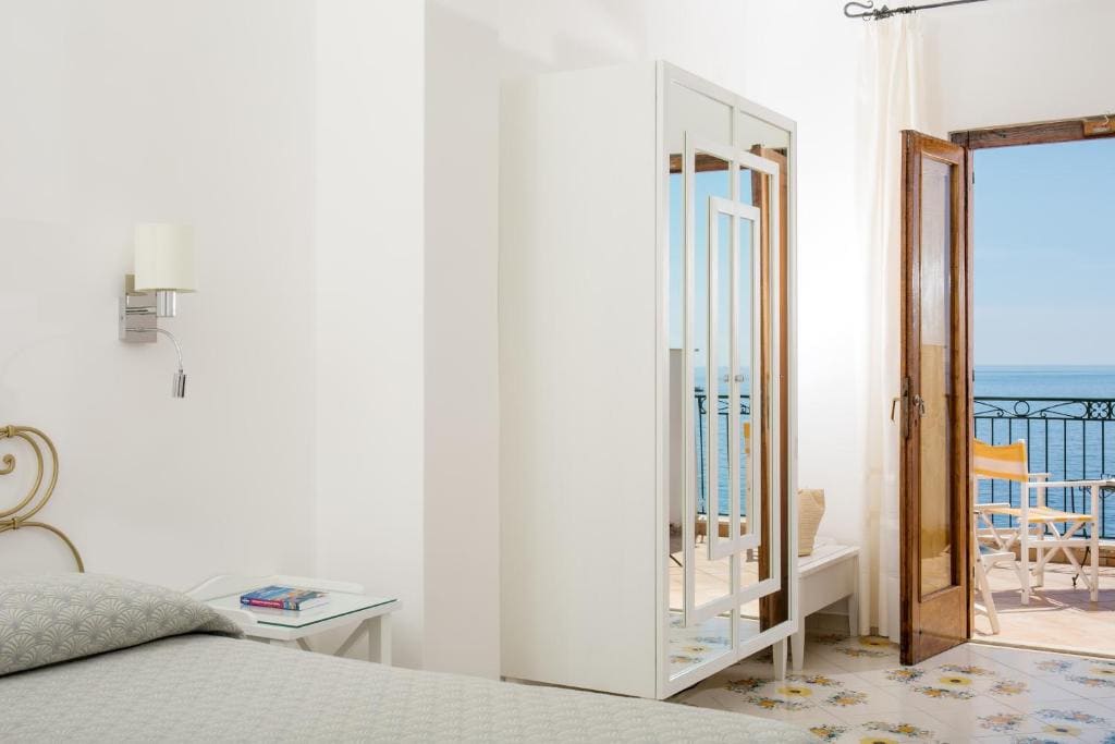 Triple Room with Terrace room - Image 1