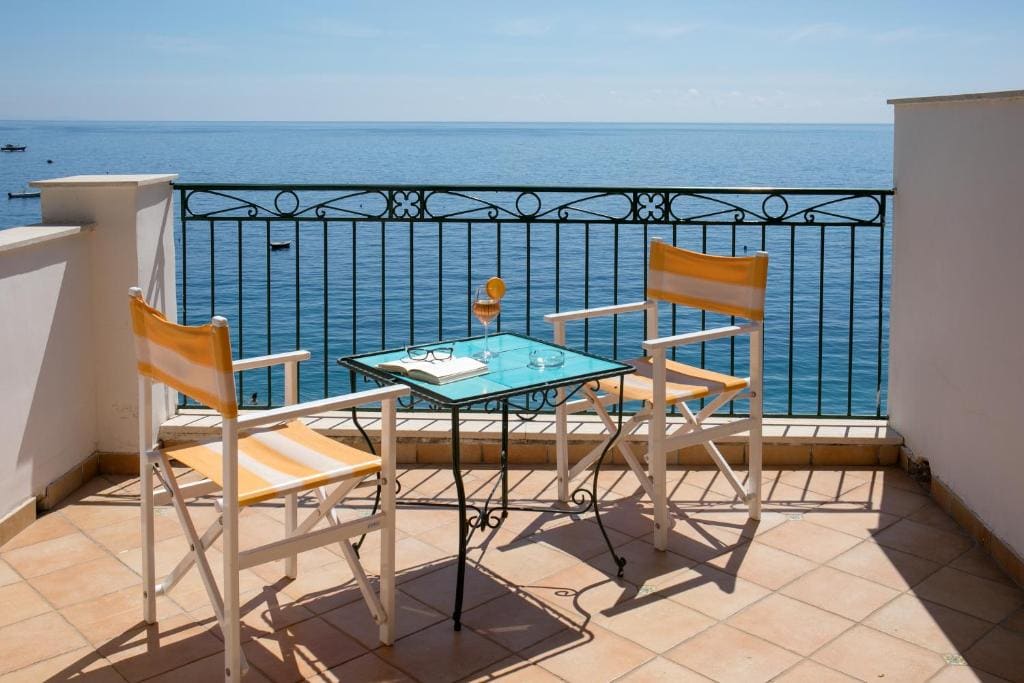 Triple Room with Terrace room - Image 3